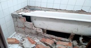 Демонтаж ванны в Серпухове от Мастер24 — быстро, недорого, вывоз старой ванны от 1016 руб.